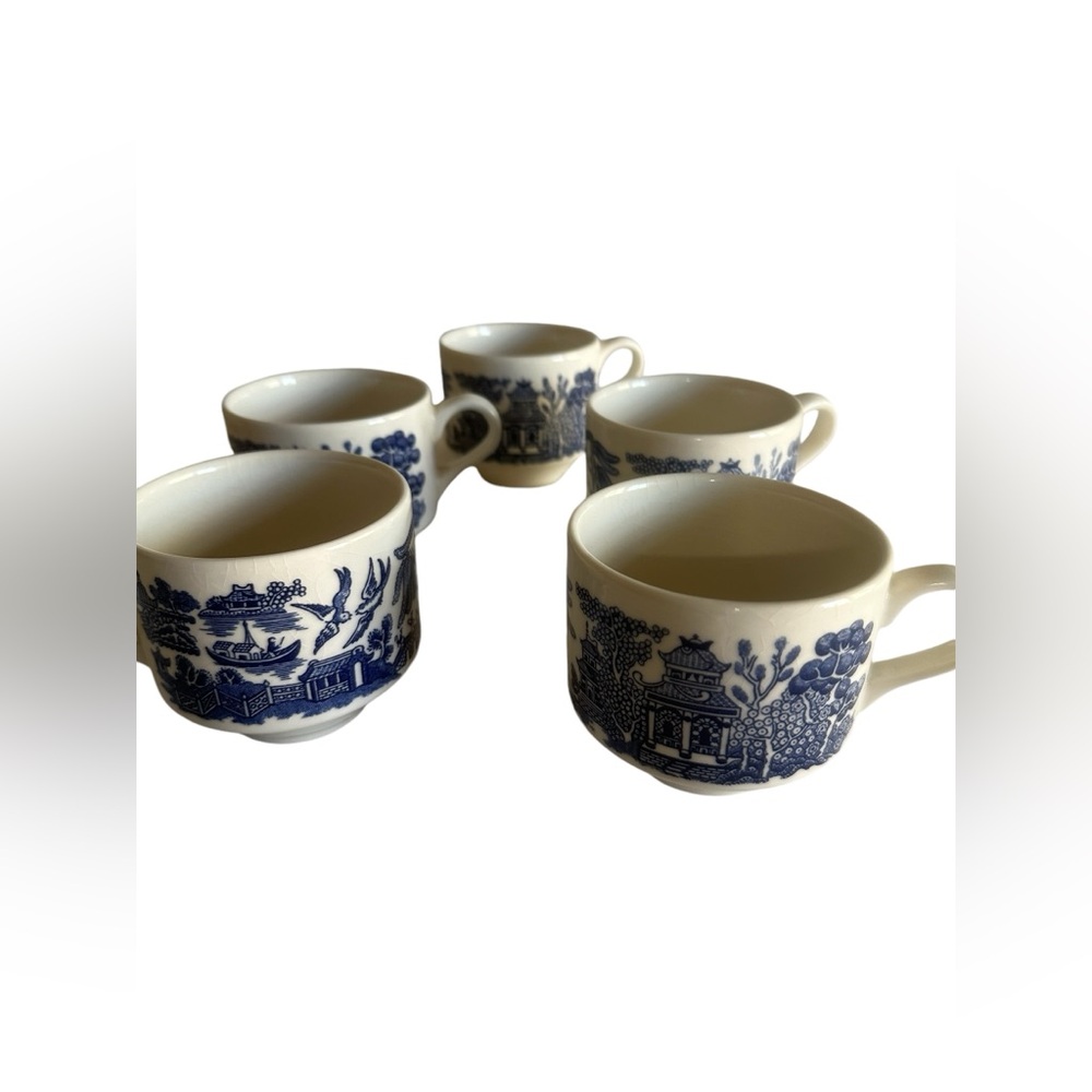 5 BLUE WILLOW CHURCHILL COFFEE TEA CUP MADE IN ENGLAND